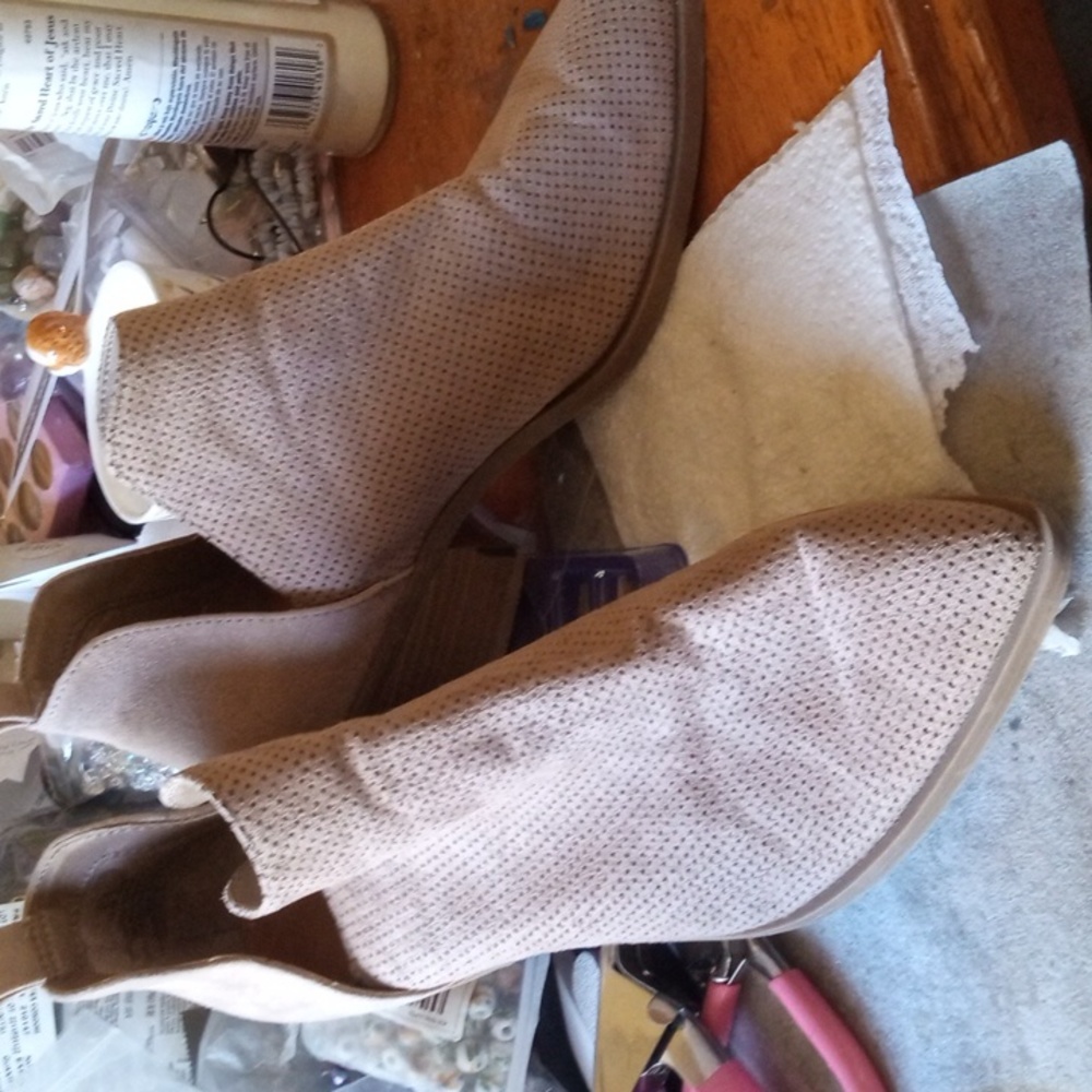Shoe boots